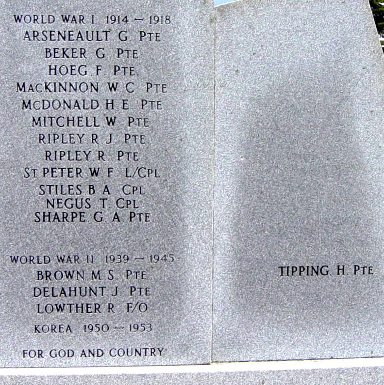 Maccan: war memorial monument