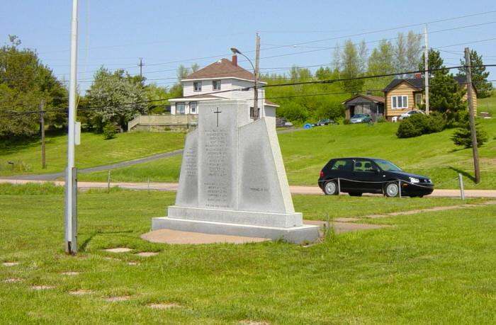 Maccan: war memorial monument