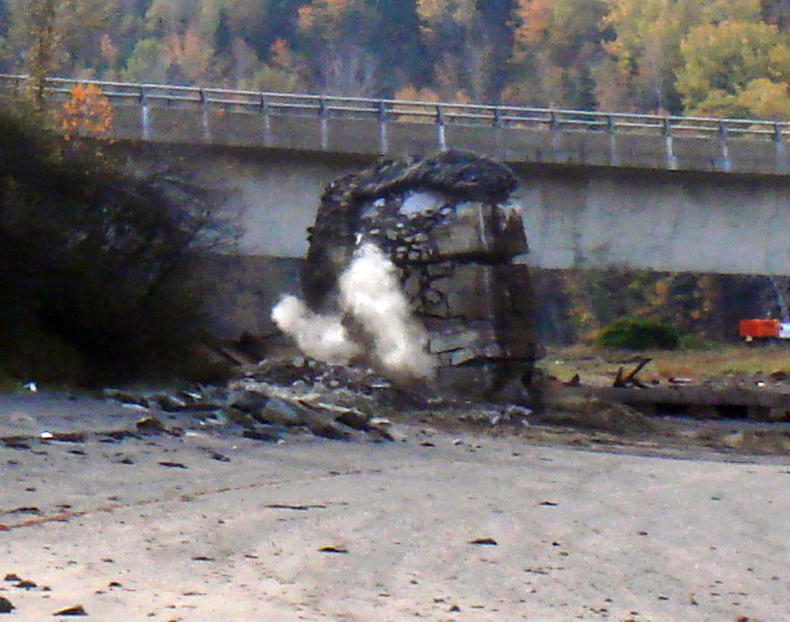 Dominion Atlantic Railway: Bear River Bridge, Digby County, Nova Scotia, 18 Oct 2011